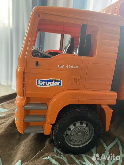 Мусоровоз bruder