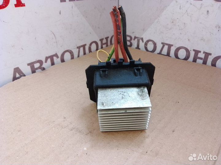 Реостат печки Peugeot 308