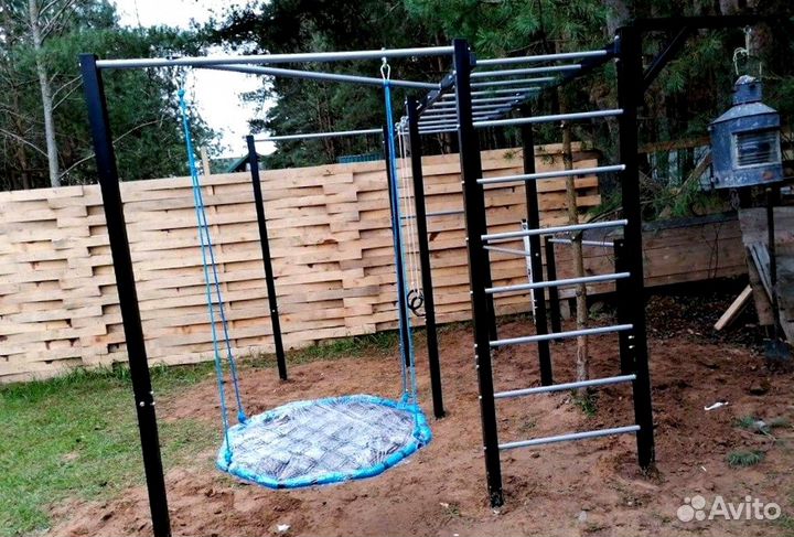 Спортивная воркаут площадка комплекс