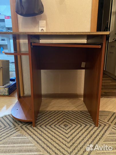 Компьютерный стол за шоколадку Аленка