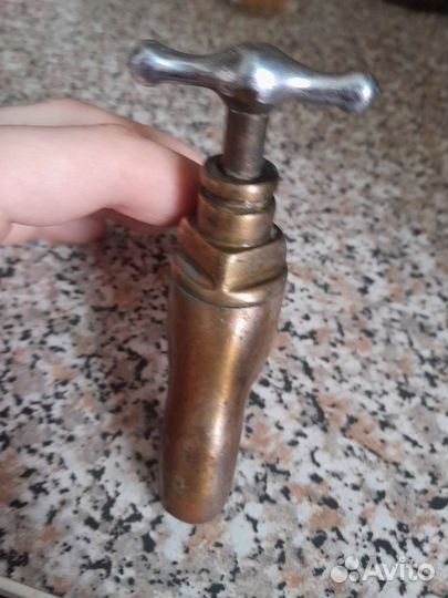 Кран старинный водопроводный