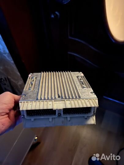 Блок управления двигателем,Мозги,компьютер,очкарик
