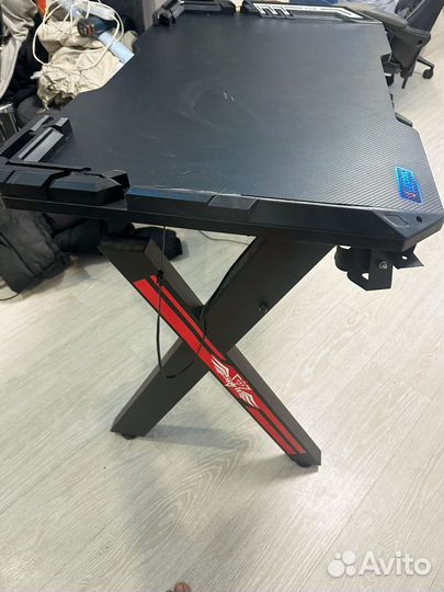 Компьютерный стол игровой с подсветкой
