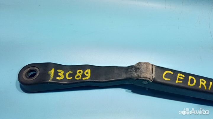 Поводок стеклоочистителя правый Nissan Cedric Y31