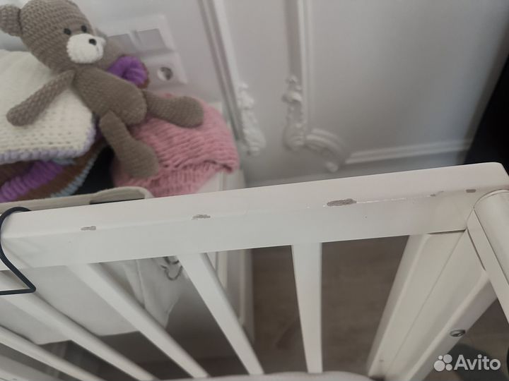 Детская кроватка с маятником