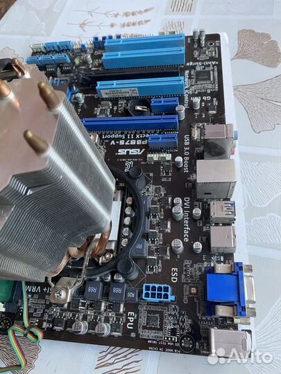 Материнская плата с процессором и памятью