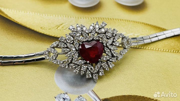 Золотой браслет с бриллиантами и рубином