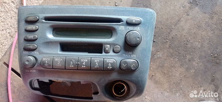 Переднее правое стекло Тоёта vitz