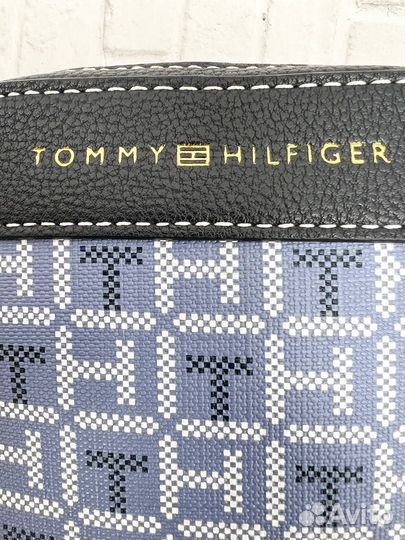 Небольшая сумочка от Tommy Hilfiger оригинал