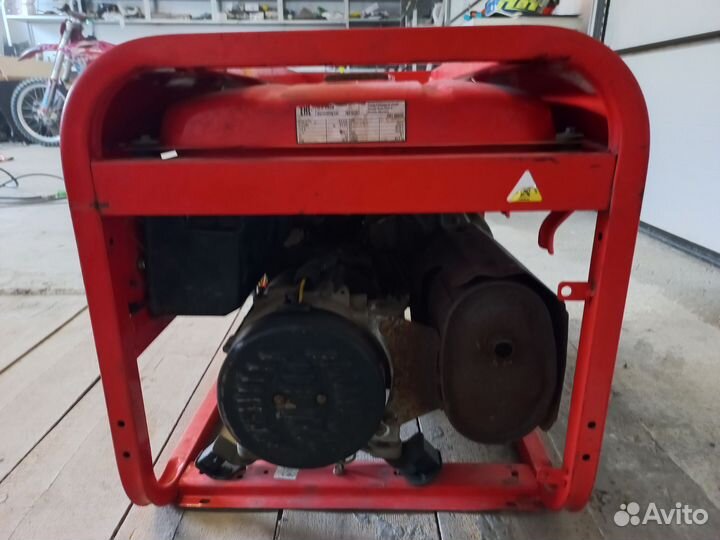 Бензиновый генератор