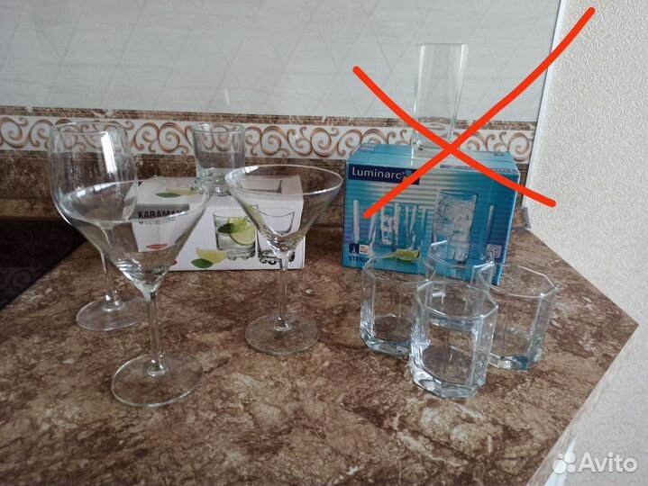 Набор стаканов и бокалов
