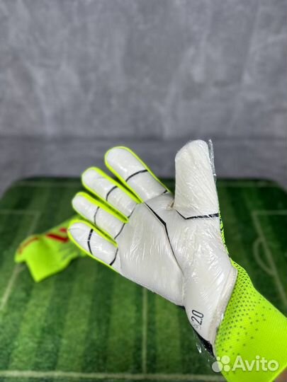 Вратарские перчатки Adidas Predator 20 Pro