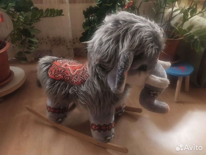 Детская игрушка качалка