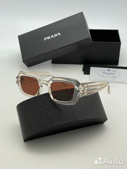 Солнцезащитные очки prada