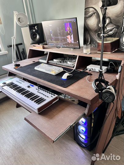 Студийный стол Output Platform (реплика)