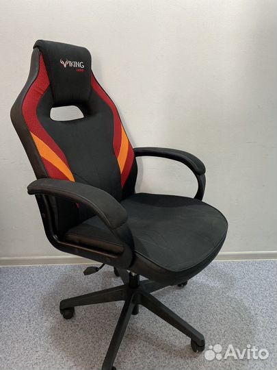 Игровое компьютерное кресло