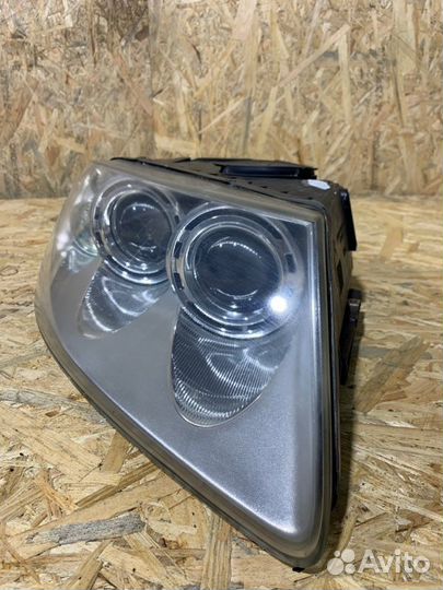 Фара правая Volkswagen Touareg 2002-2007