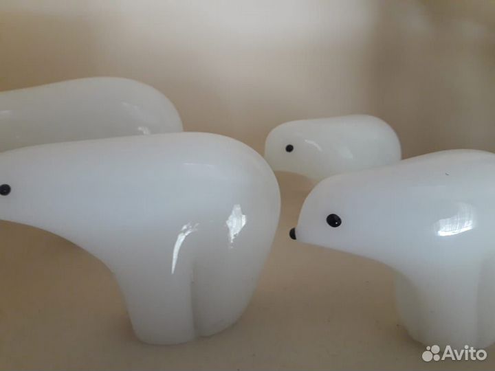 Набор фигурок белых медведей