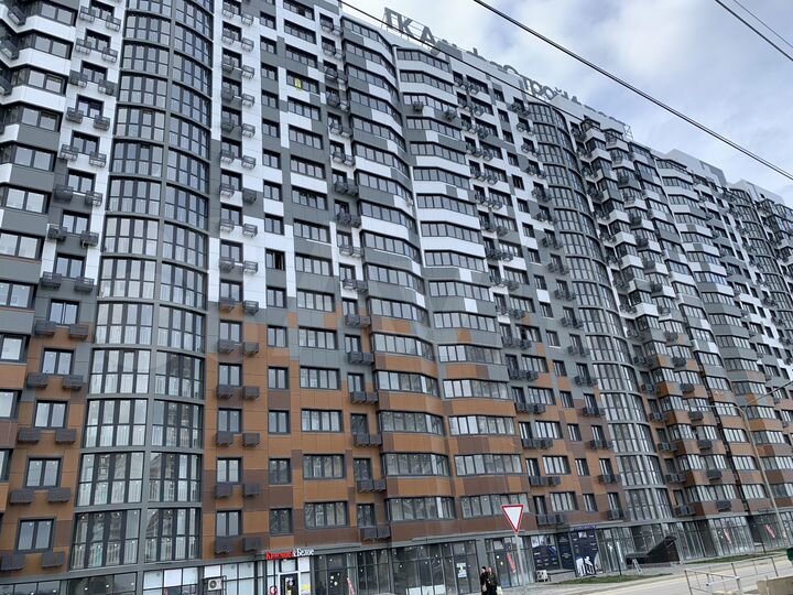 2-к. квартира, 43 м², 8/17 эт.