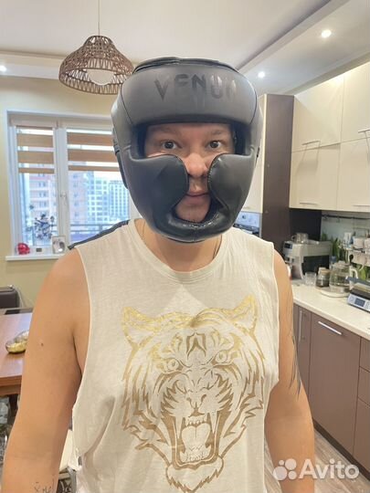 Шлем venum,щитки, шорты доя бокса