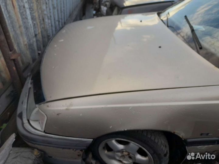 Элементы салона на опель омега А есть все