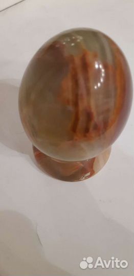 Яйцо на подставке из оникса