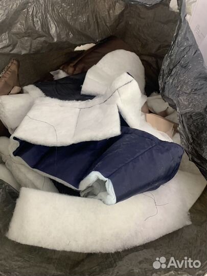 Обрезки ткани, синтепон, стежка от пуховиков