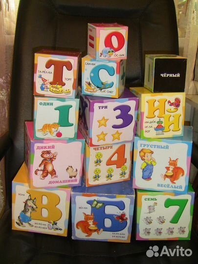 Пазлы, игрушка-каталка, кубики-пирамидка