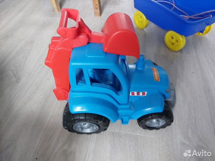 Грузовик, трактор тележка большие