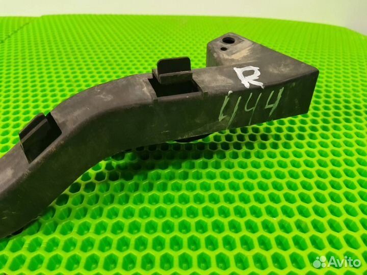 Кронштейн бампера правый Acura Rdx TB1 K23A1 2008