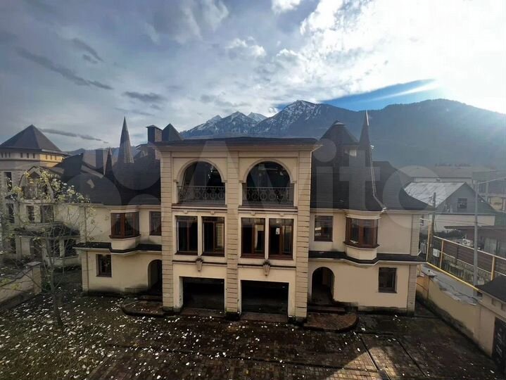 Здание, 2400 м²