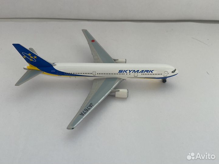 Самолет herpa boeing 767 300