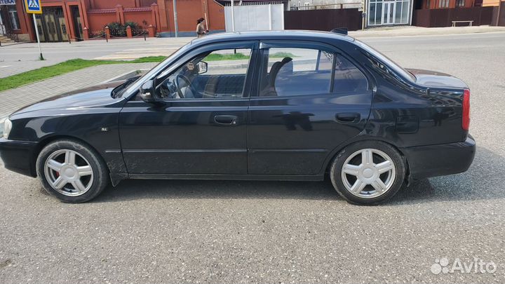 Капот акцент