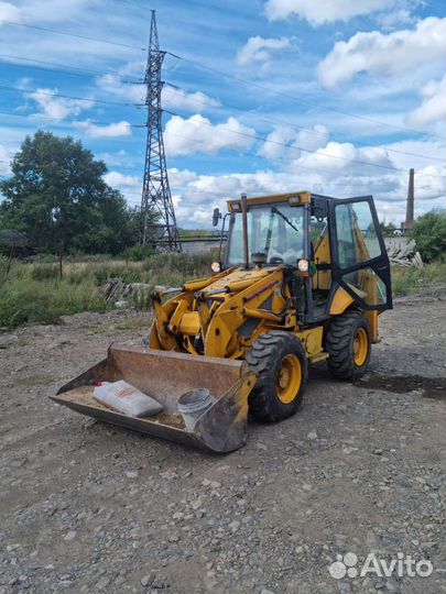 Экскаватор-погрузчик