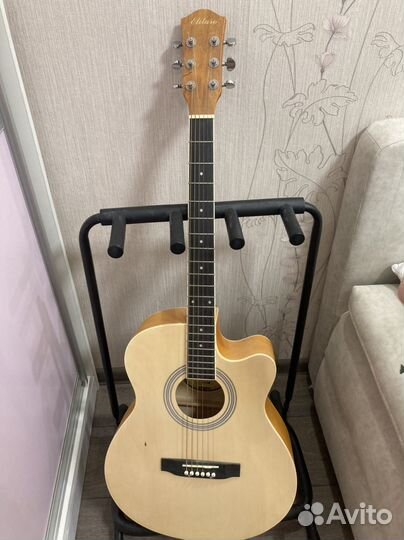 Акустическая гитара