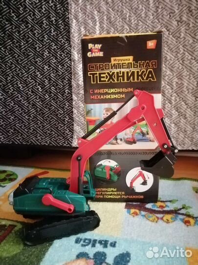 Трактор с прицепом, экскаватор