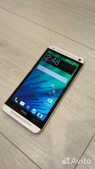 Телефон HTC One (M8)