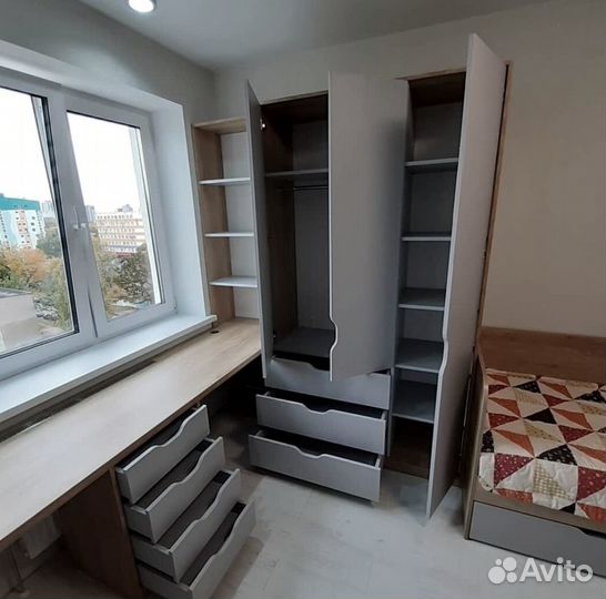 Рабочая зона у окна