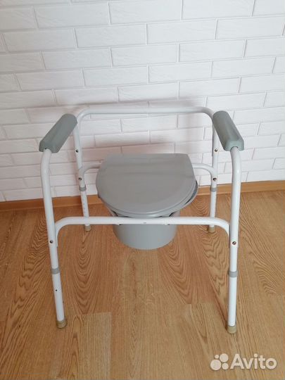 Стул кресло с санитарным оснащением