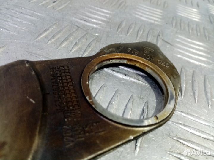 Б/У Кронштейн распредвала#002