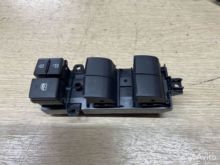 Блок управления стеклоподъемниками Toyota Rav4 50