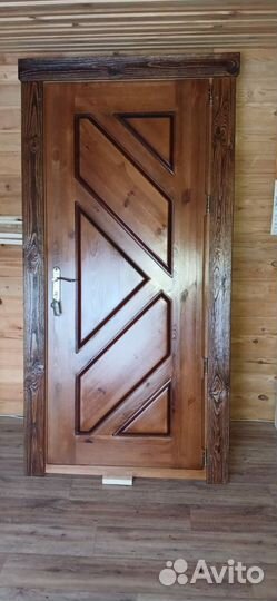 Дверь входная деревянная с коробкой