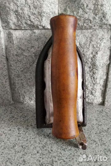 Старинный утюг газовый