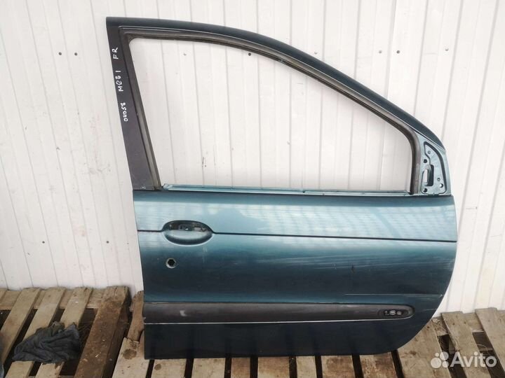 Дверь передняя правая Megan 1