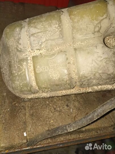 Расширительный бачок Mercedes W124