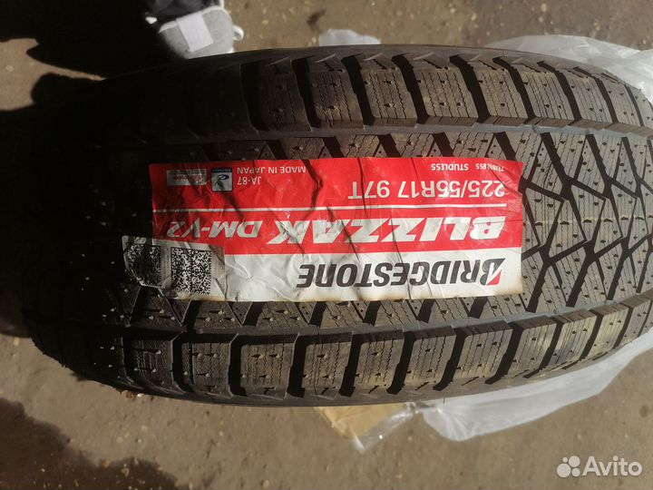 Bridgestone Blizzak DM-V2 225/55 R17 97T