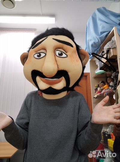 Голова ростовой куклы, Артист