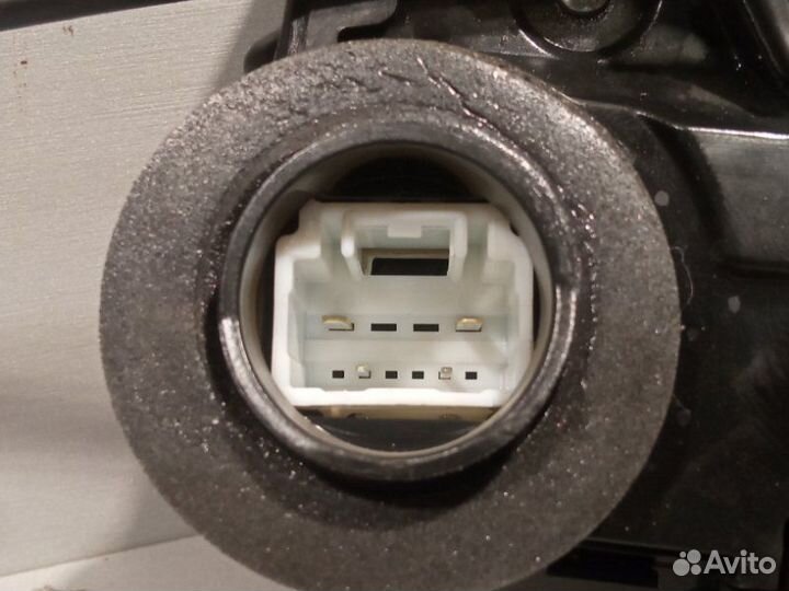 Замок двери задний правый Toyota Rav 4 Ca 40