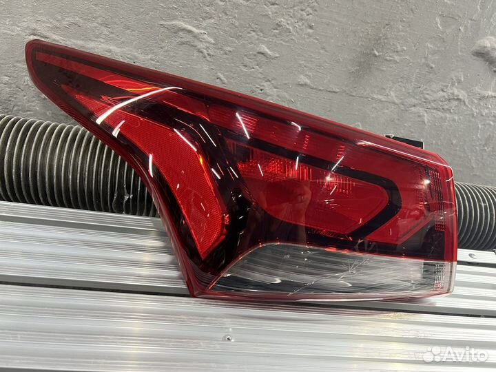 Наружний фонарь левый Solaris 2