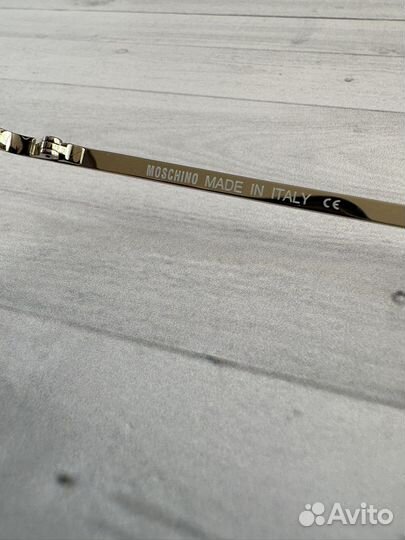 Солнцезащитные очки Moschino